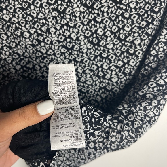 INC International Concepts Black and White Printed Mesh Sleeveless Tank Size M - Picture 11 of 12